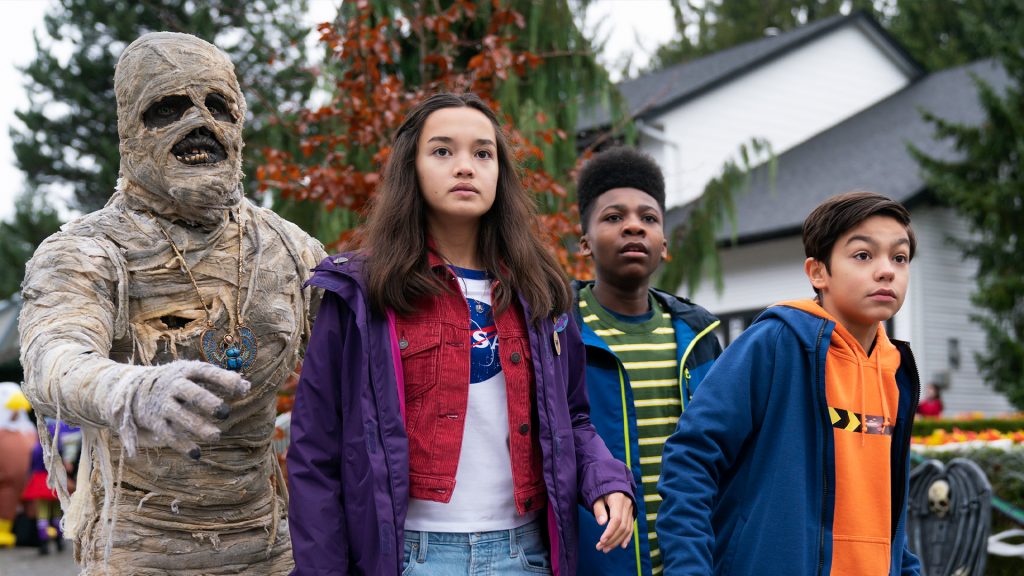 Christian J. Simon, Malachi Barton, Sophia Hammons in 'Under Wraps'